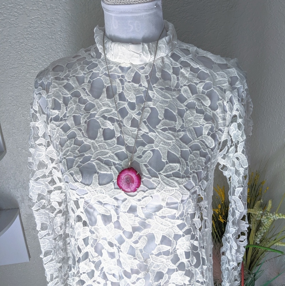 New Crochet Lace Fish Tail Asymmetrical Top - Picture 4 of 6